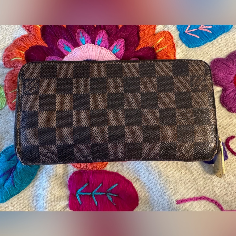 Louis Vuitton Zippy Wallet